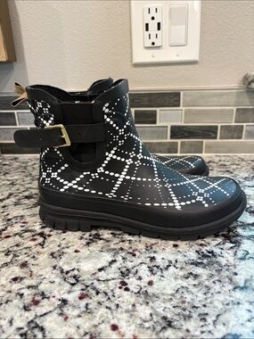 Women's Western Chief Black Dot-Pattern Rain Ankle Boots size 6. EUC